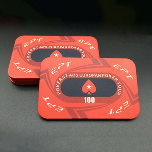 Đại biểu Ok986.vip được xếp hạng cao nhất các tỉnh Hòa Bình, Hưng Yên và TP Đà Nẵng, Cần Thơ thảo luận ở tổ. Ảnh: TTXVN.